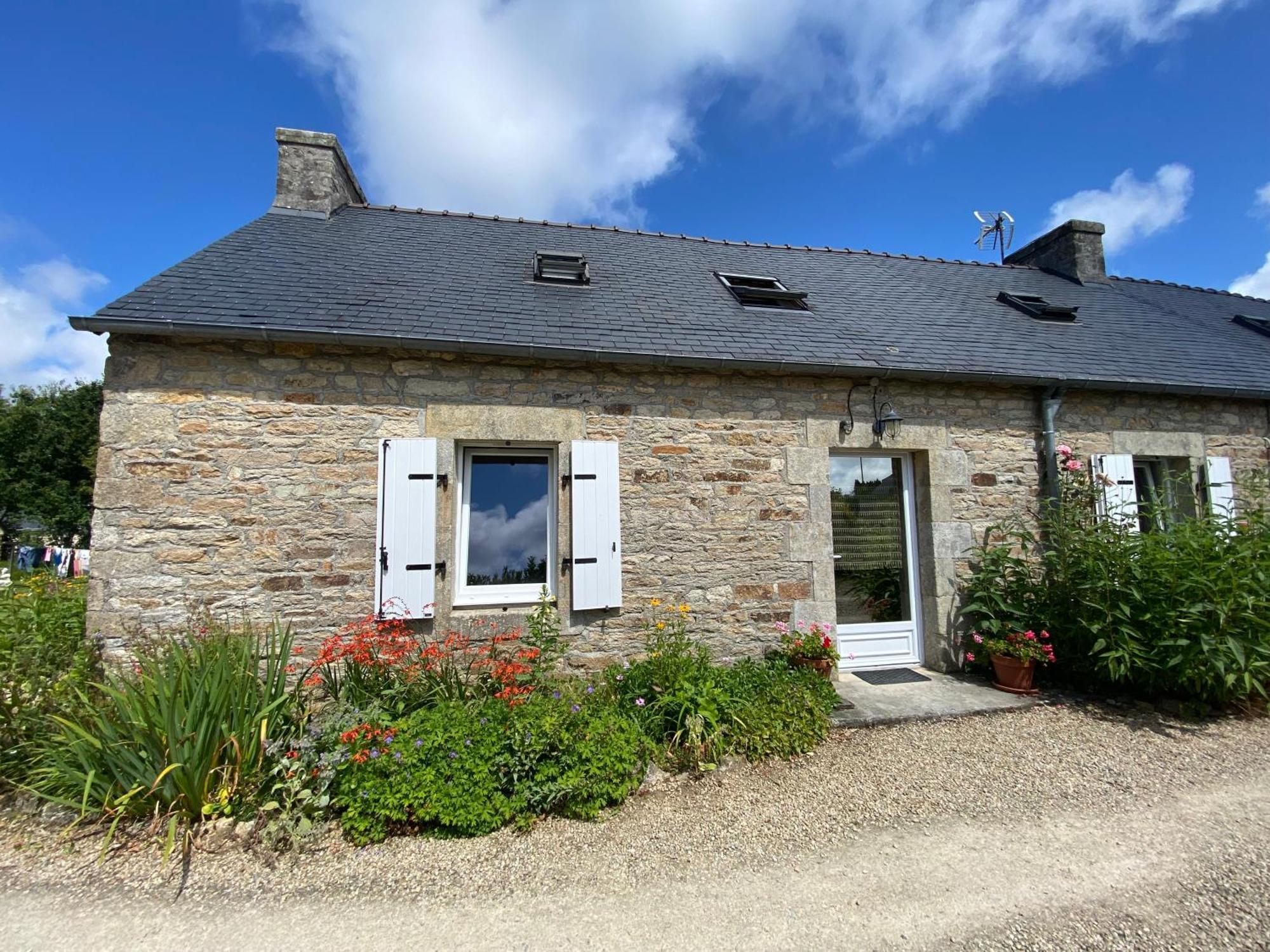 Sue'S Cottages Pleuven Exterior photo